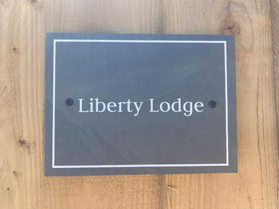 Liberty Lodge Winsham Eksteriør billede